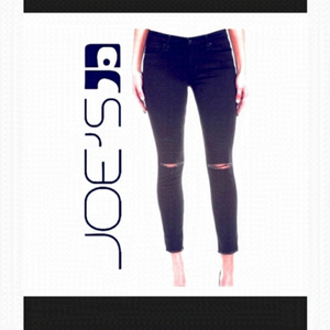 JOE'S  NIKA BLACK DISTRESSED JEANS